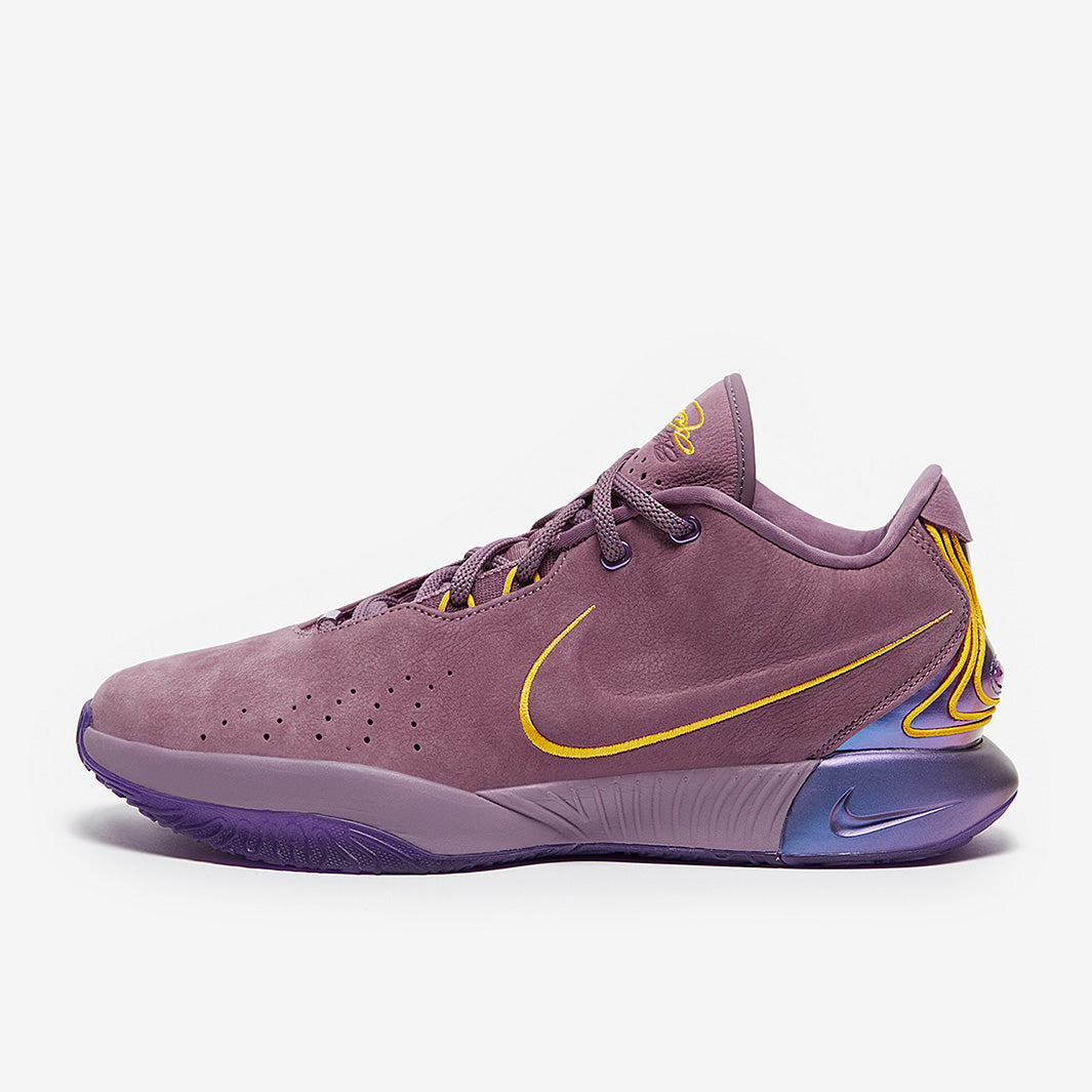 Nike LeBron 21
