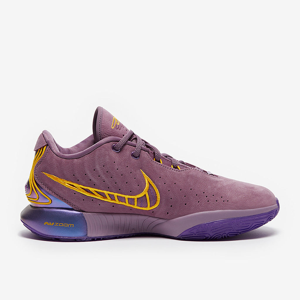 Nike LeBron 21