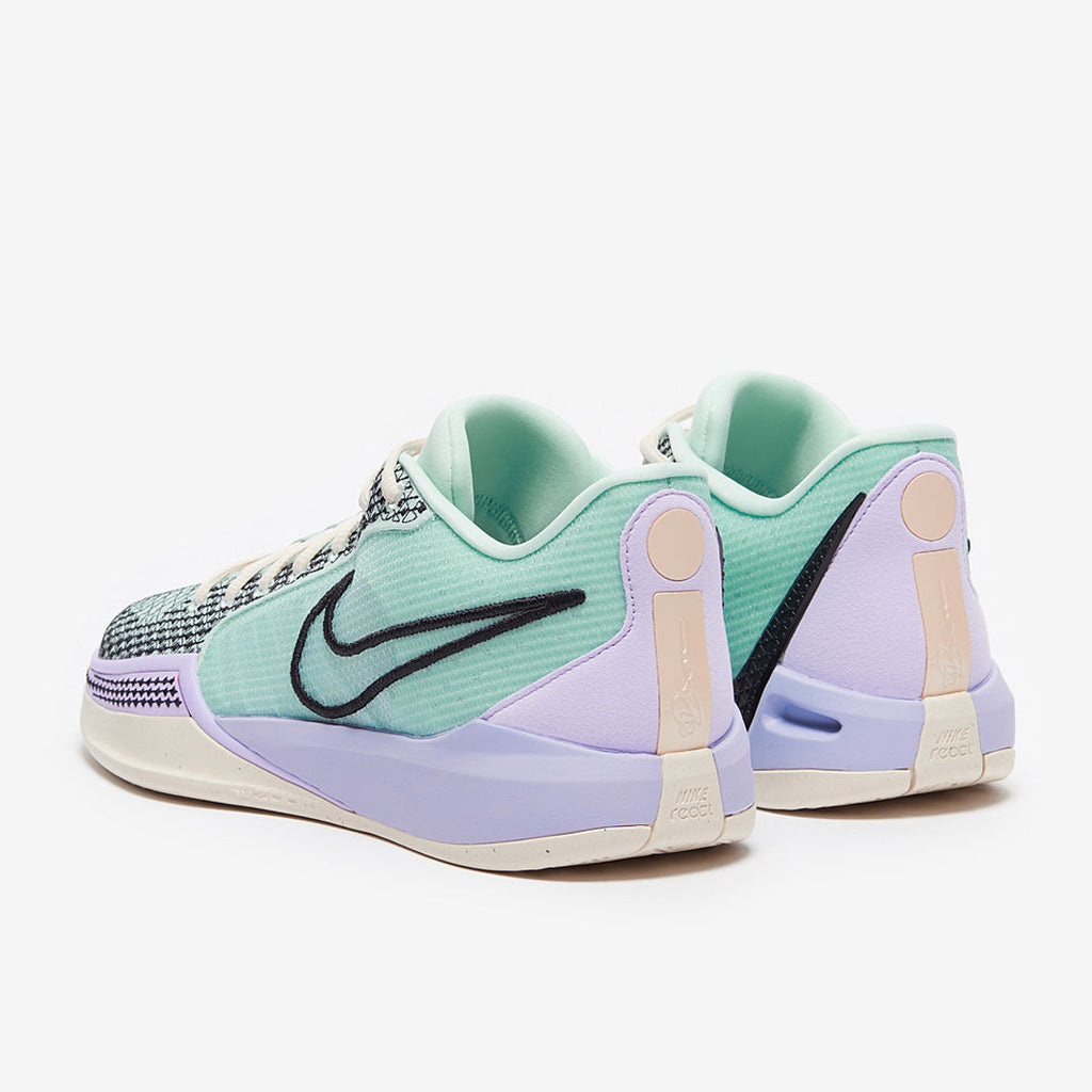 Nike Womens Sabrina 1