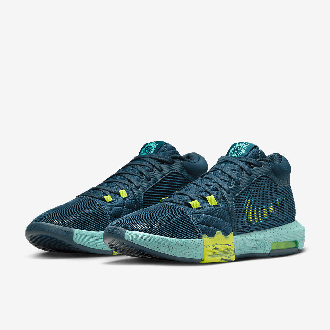 Nike LeBron Witness 8