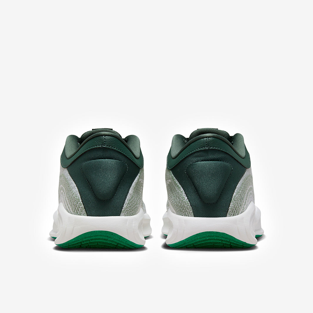 Nike G.T. Hustle Academy