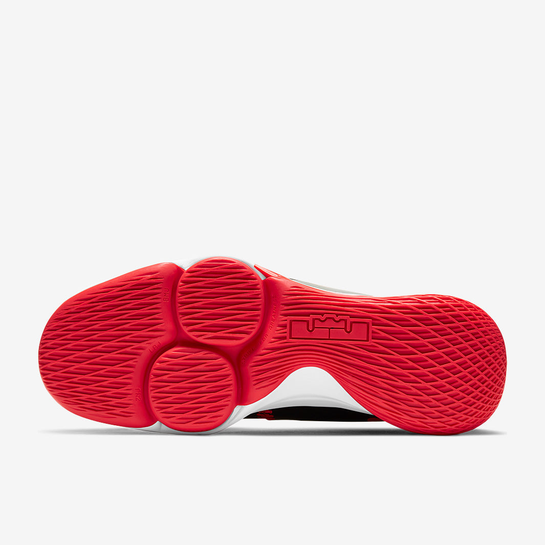 Nike LeBron Witness 5
