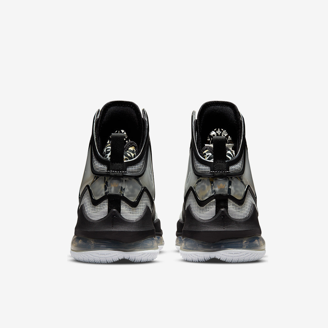 Nike LeBron 19