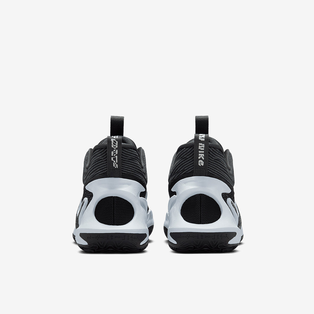 Nike Cosmic Unity 2