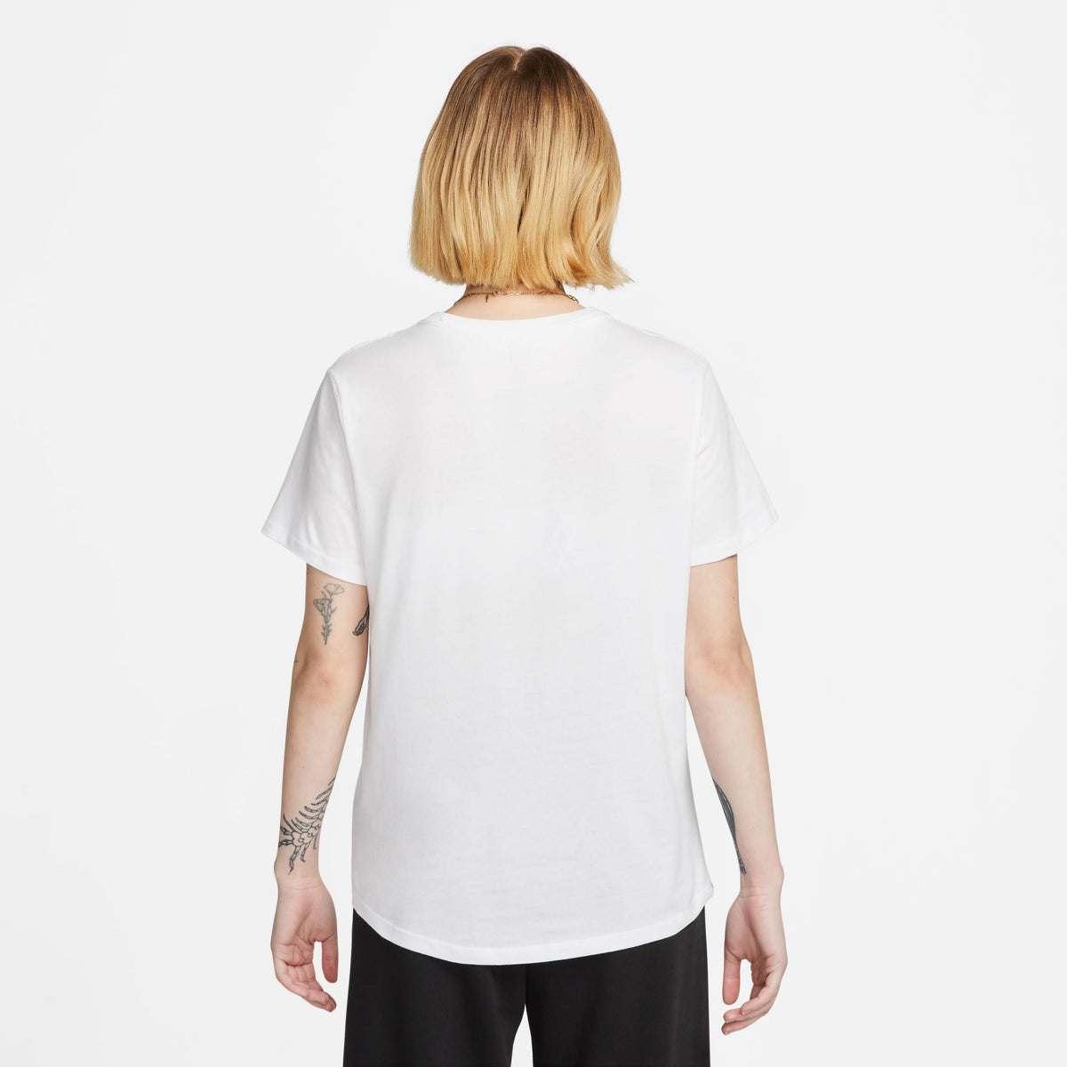 Sportswear Essential  T-Shirt