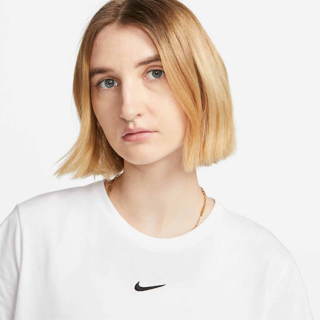 Sportswear Essential  T-Shirt