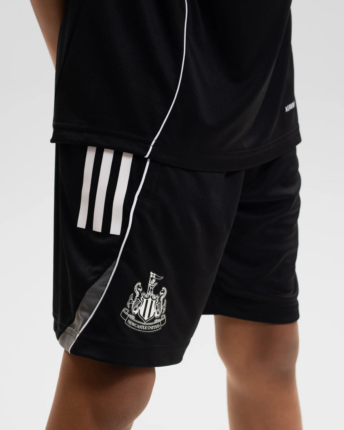 Newcastle United adidas 25/26 Coach's Black Edition Kids' Shorts
