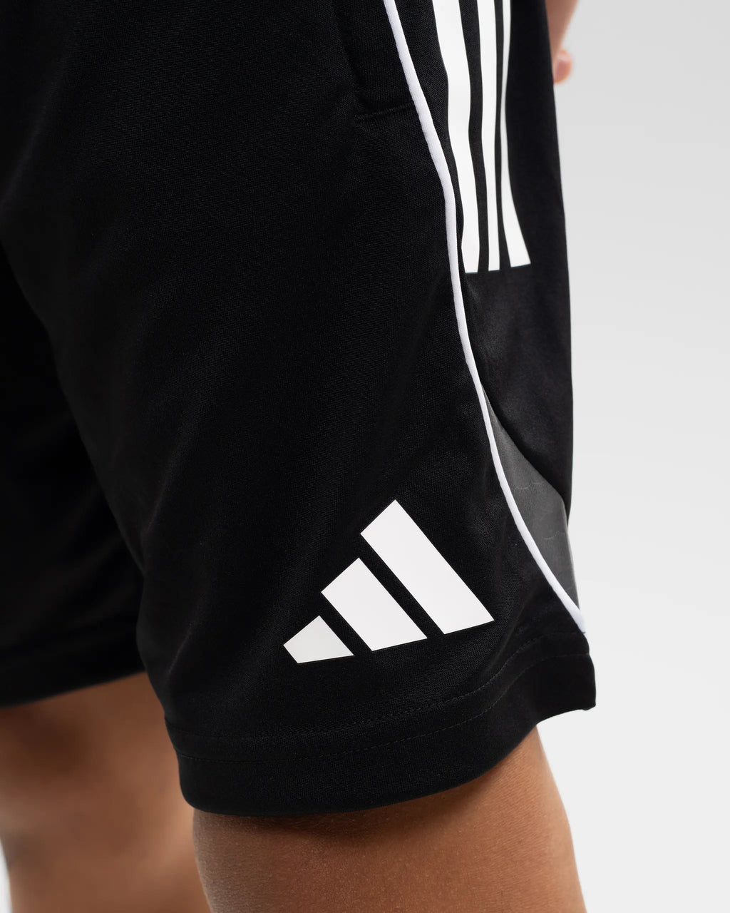 Newcastle United adidas 25/26 Coach's Black Edition Kids' Shorts