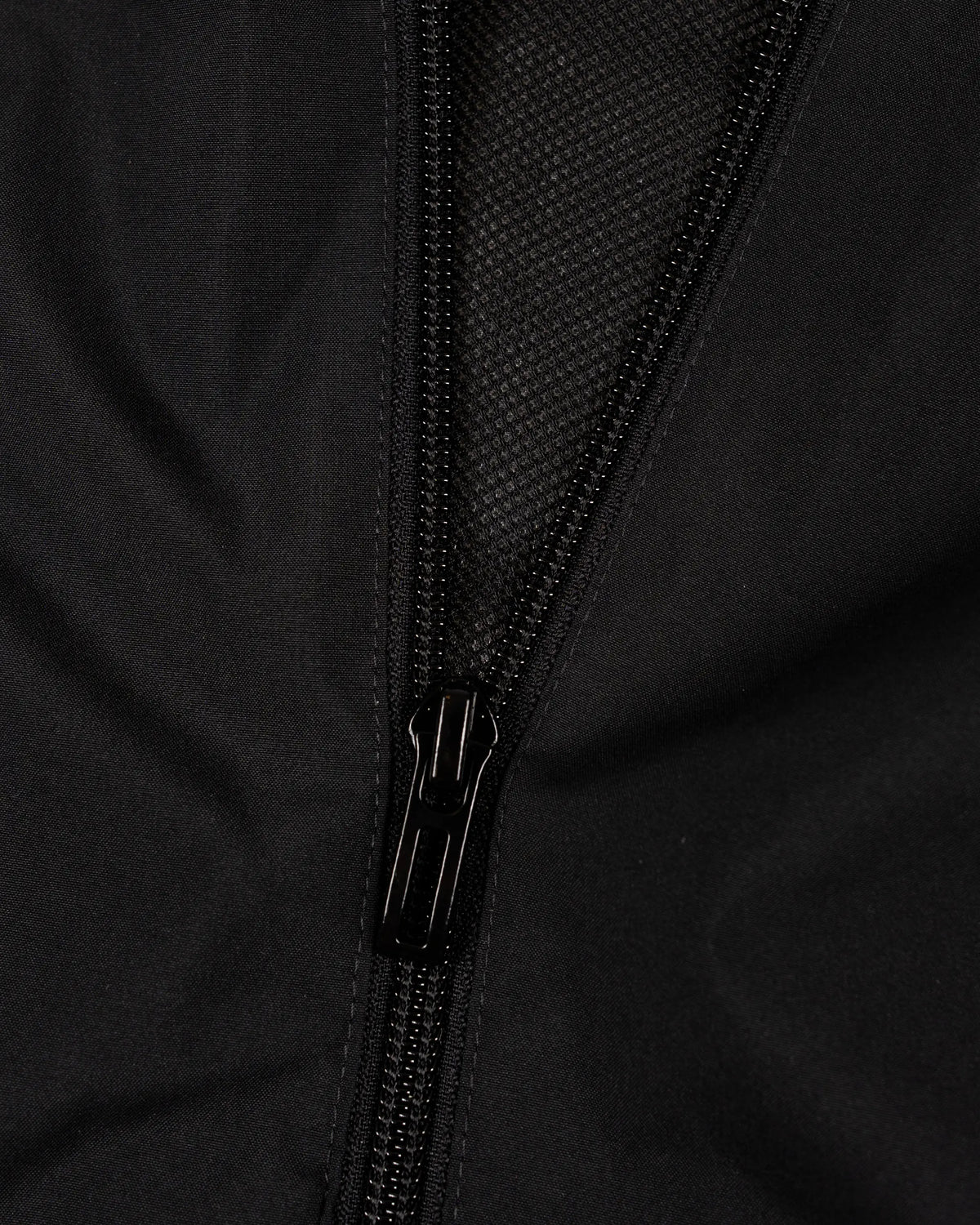 Newcastle United adidas 25/26 Coach's Black Edition Kids' All Weather Jacket