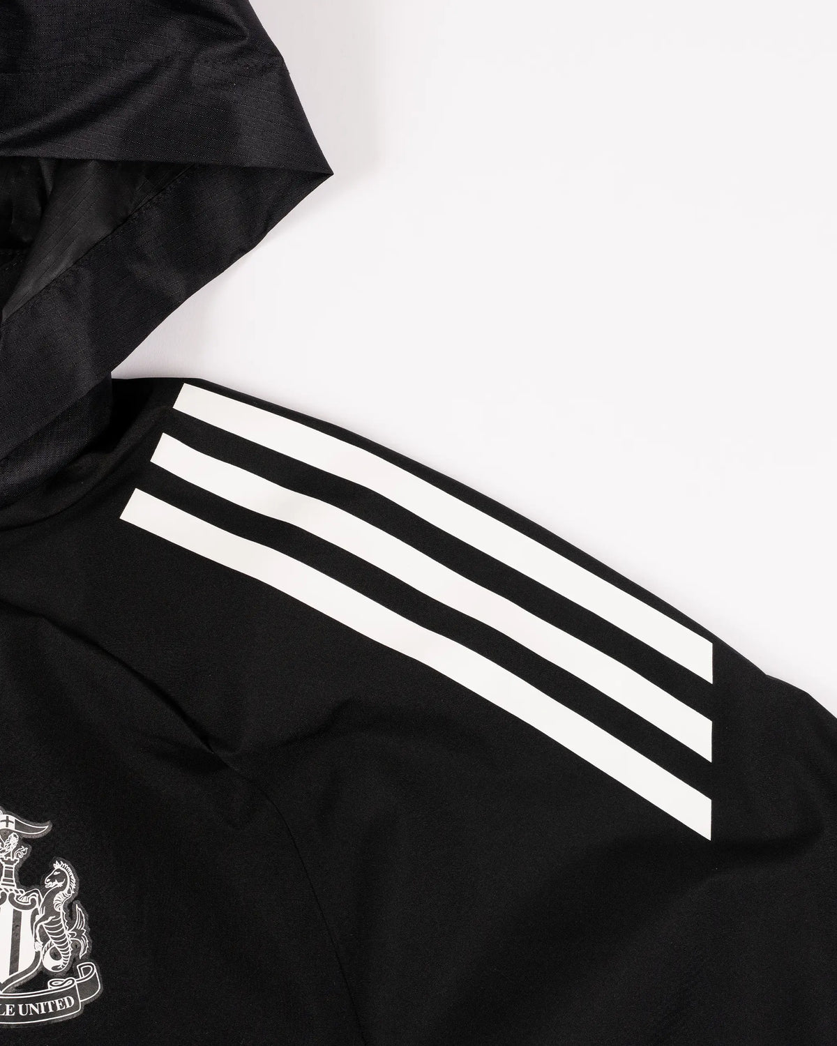 Newcastle United adidas 25/26 Coach's Black Edition Kids' All Weather Jacket