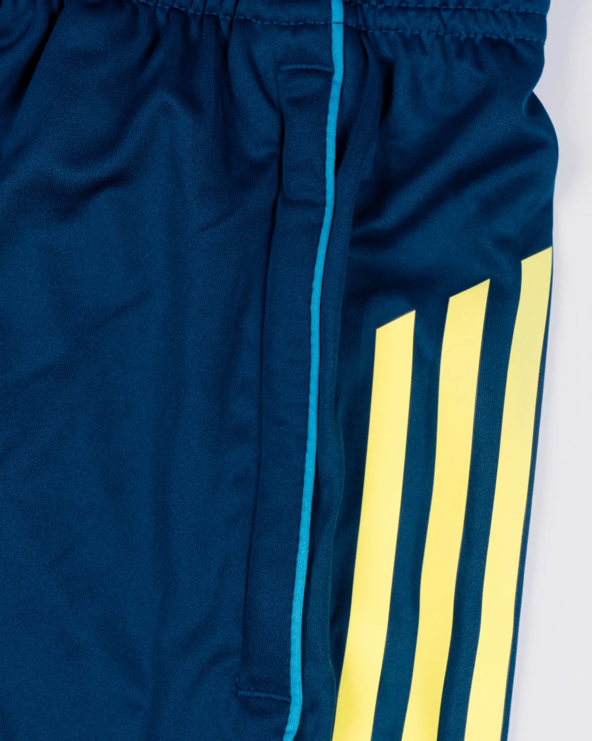 Newcastle United adidas 25/26 Coach's Range Kids' Training Shorts
