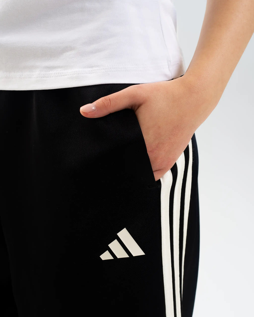 Newcastle United adidas Women's Black 3-Stripe Wide Leg Joggers