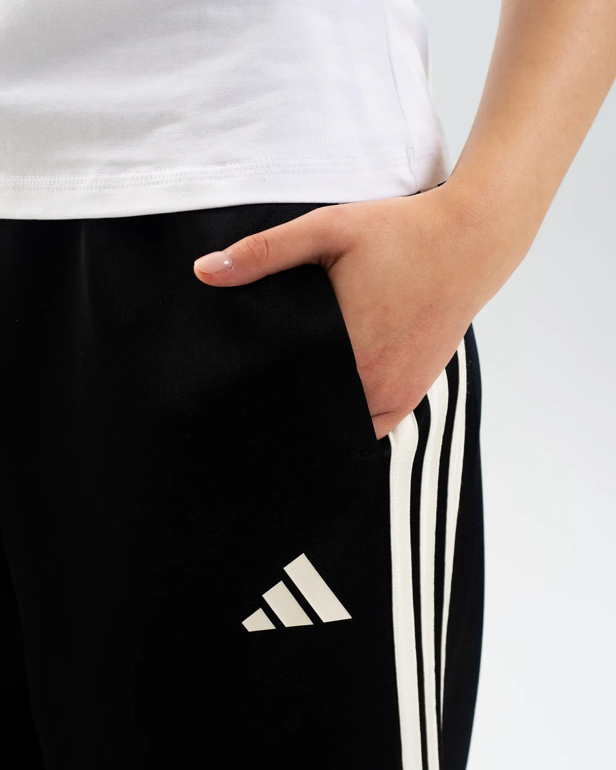 Newcastle United adidas Women's Black 3-Stripe Wide Leg Joggers