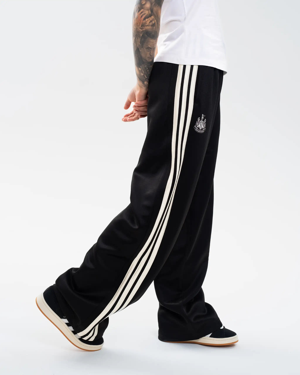 Newcastle United adidas Women's Black 3-Stripe Wide Leg Joggers
